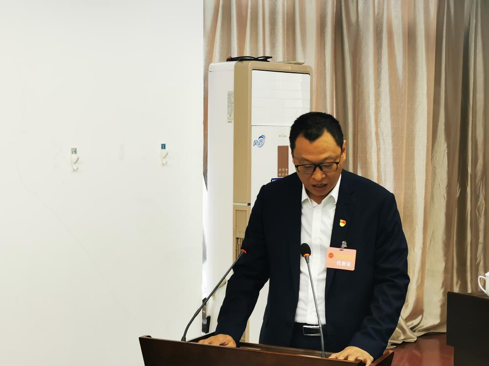 余主席.jpg 余主席.jpg