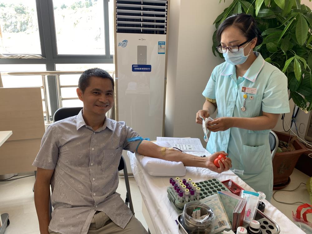 劉總獻血.jpg
