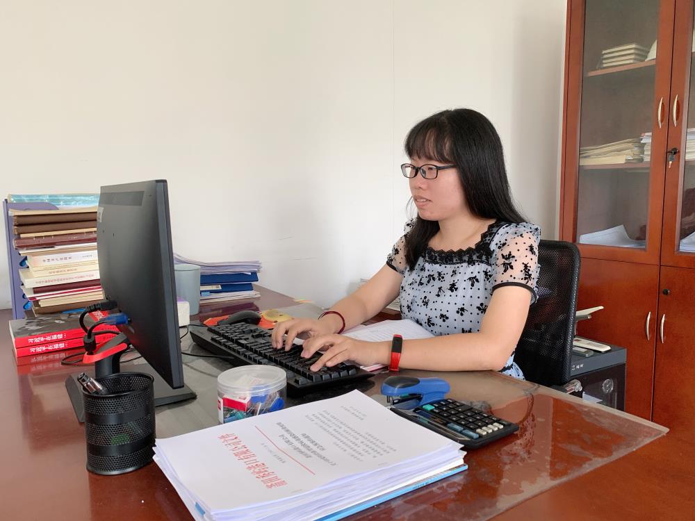 秀嶼港口阮婷婷工作照.jpg 秀嶼港口阮婷婷工作照.jpg