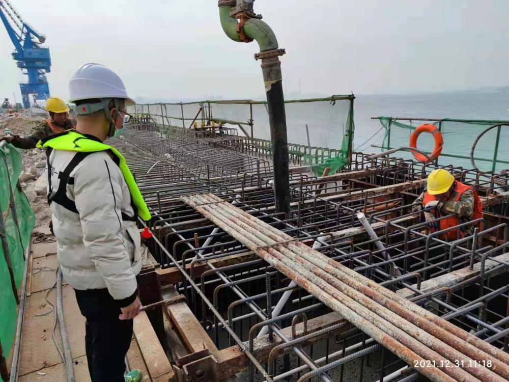 鋼構綁扎.jpg 鋼構綁扎.jpg