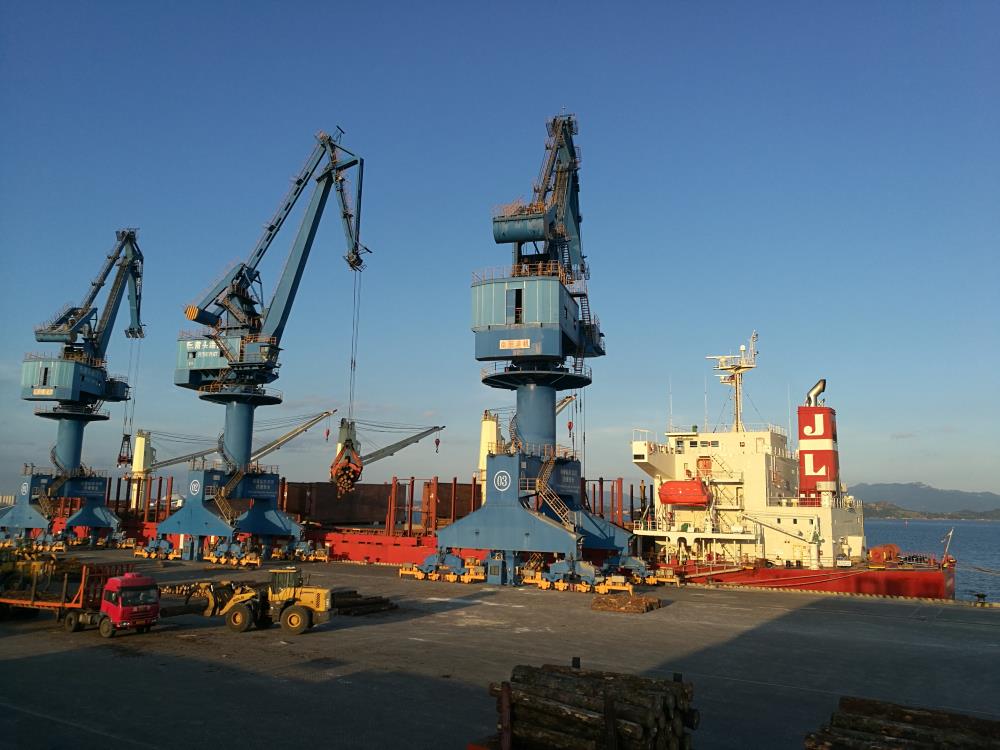 木材裝卸.jpg 木材裝卸.jpg